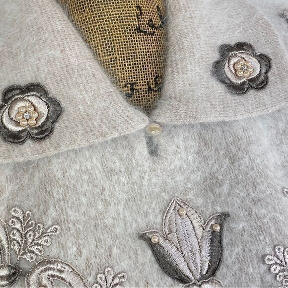 Vintage Su Lim Floral Embroidered Angora Sweater Taupe Pearl Embellished PM - Picture 7 of 13